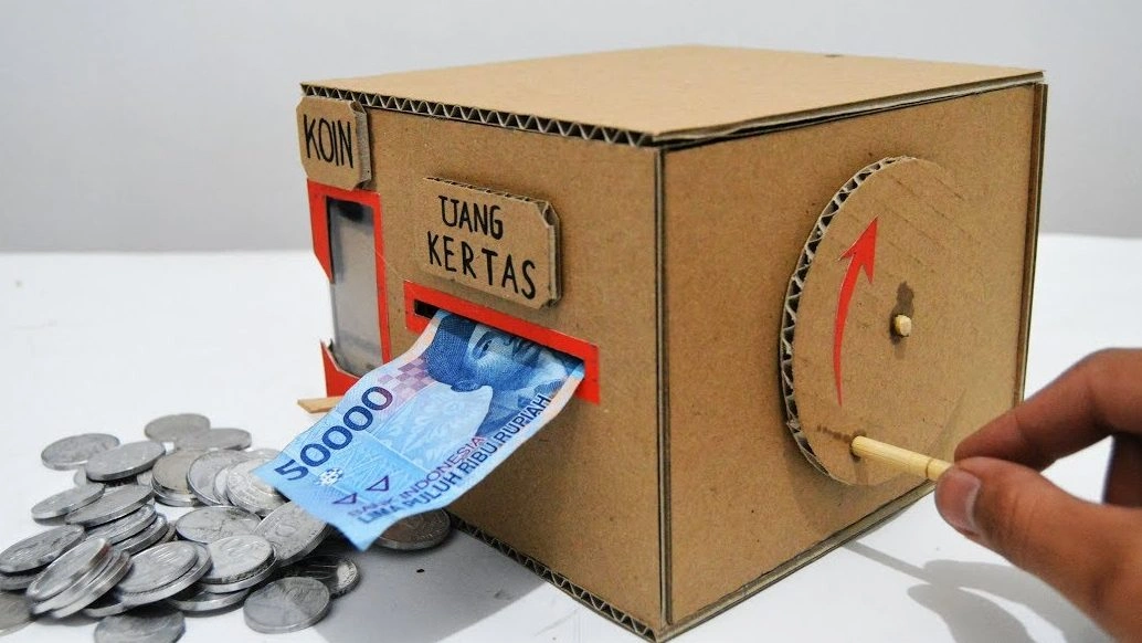 cara-membuat-celengan-unik-dari-kardus-bekas